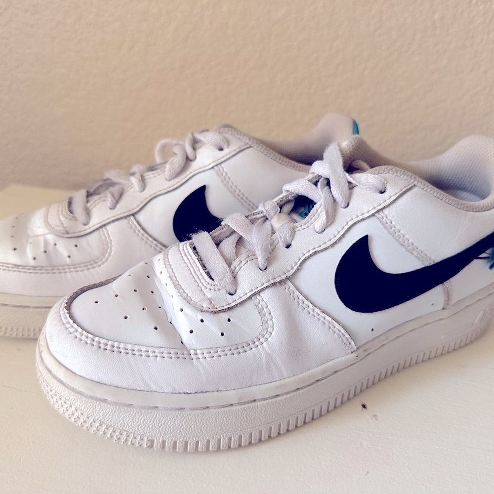 Youth 4 Nike Air Shoes - Picture 5 of 6